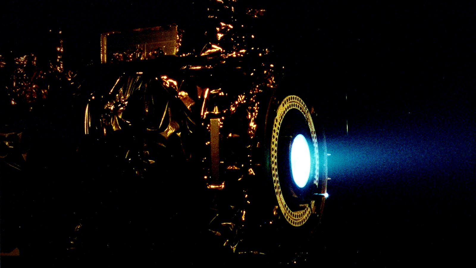 NASA探査機Deep Space 1のイオンエンジン噴射試験