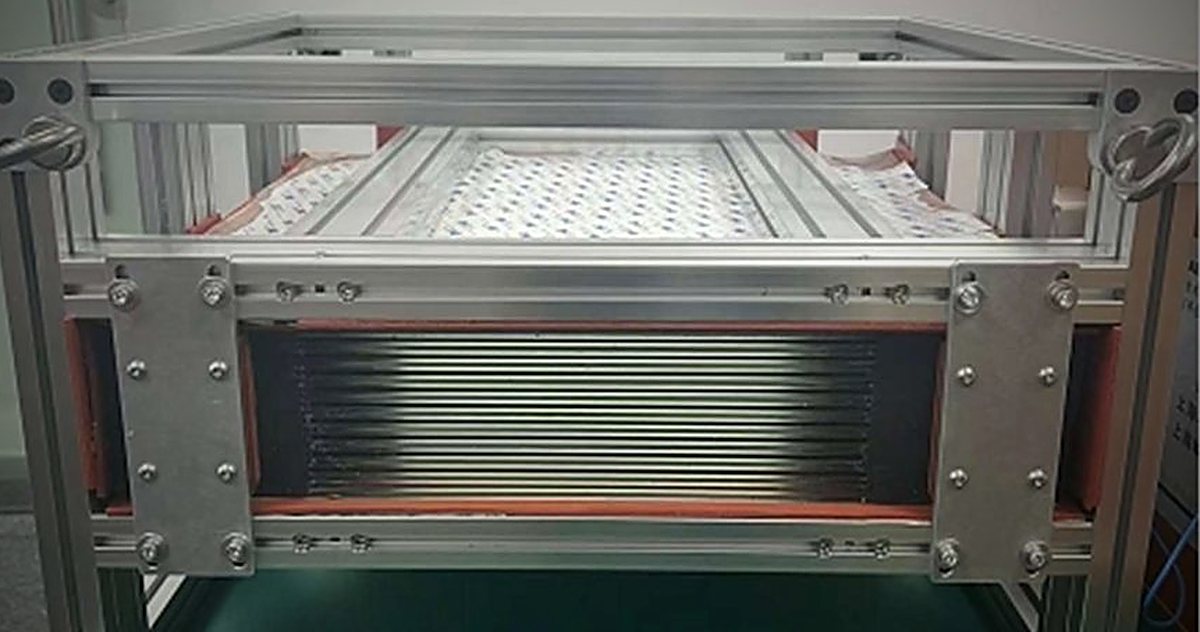 世界初の大型多層シリンダー型 低温プラズマリアクターの実機